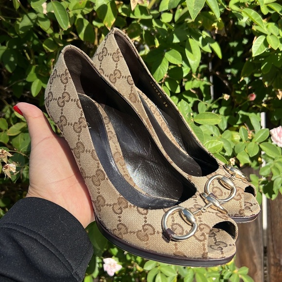 Gucci Beige GG Canvas Horsebit Peep Toe Pumps Heels size 38.size 8.🤎 - Picture 15 of 17